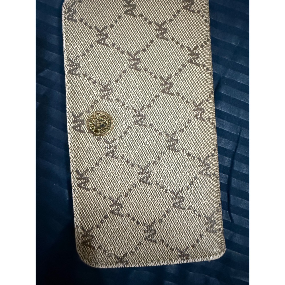 Anne Klein Monogram Slim Bifold Wallet Tan Cream Gold Lion Logo ID Window